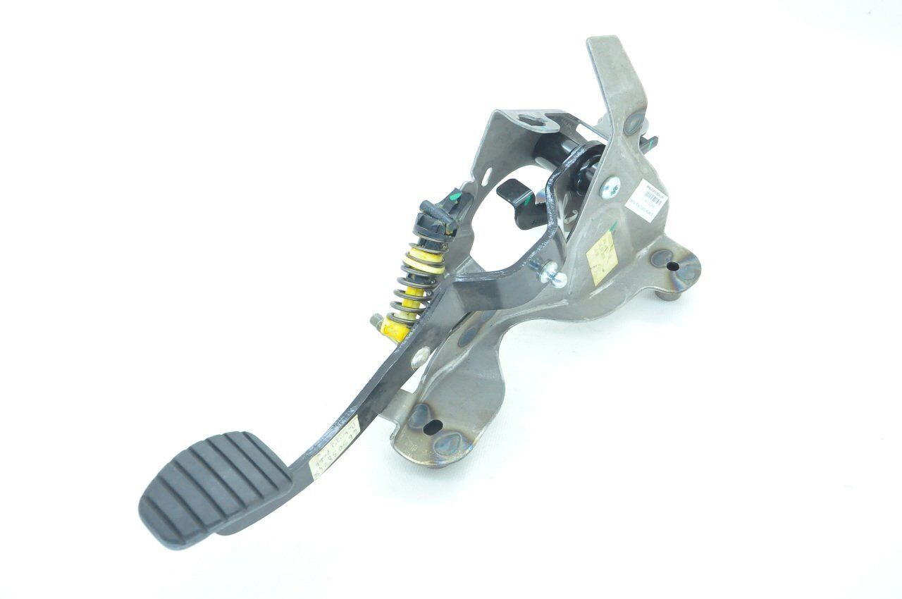 465038245R RENAULT Megane Megane 3-III Fluence Debriyaj Pedalı (2008-2016) 465038245R -Yerli Üretim OEM 465038245R Oto Mavili