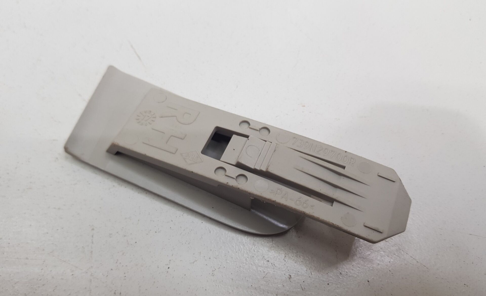 Talisman Tavan Döşeme Agrafı Sağ Arka (2015-2022) 739N29700R -Renault Mais